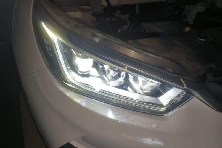 Used BYD Yuan Pro 2021 401 km Luxury Version Right Front Headlight
