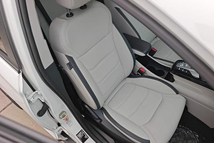 Used BYD Yuan Pro 2021 401 km Luxury Version Right Front Seat