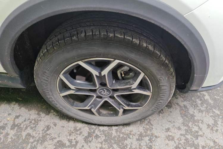 Used BYD Yuan Pro 2021 "Love for a Lifetime" Edition Right Front Wheel Hub