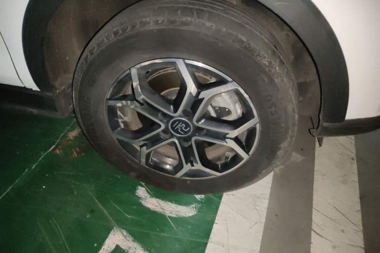 Used BYD Yuan Pro 2021 "Love for a Lifetime" Edition Right Front Wheel Hub