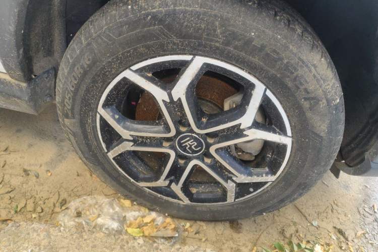 Used BYD Yuan Pro 2021 "Love for a Lifetime" Edition Right Front Wheel Hub