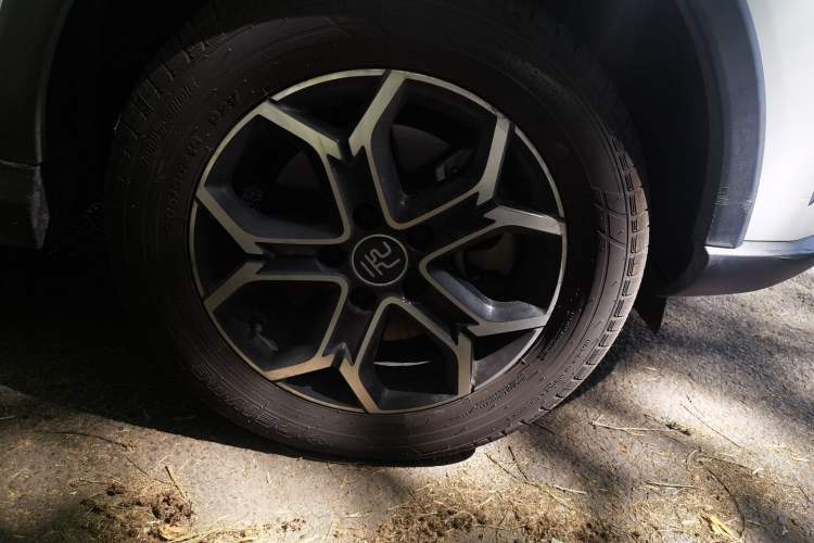 Used BYD Yuan Pro 2021 "Love for a Lifetime" Edition Right Front Wheel Hub