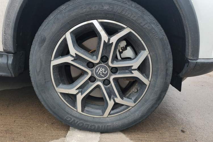 Used BYD Yuan Pro 2021 "Love for a Lifetime" Edition Right Front Wheel Hub