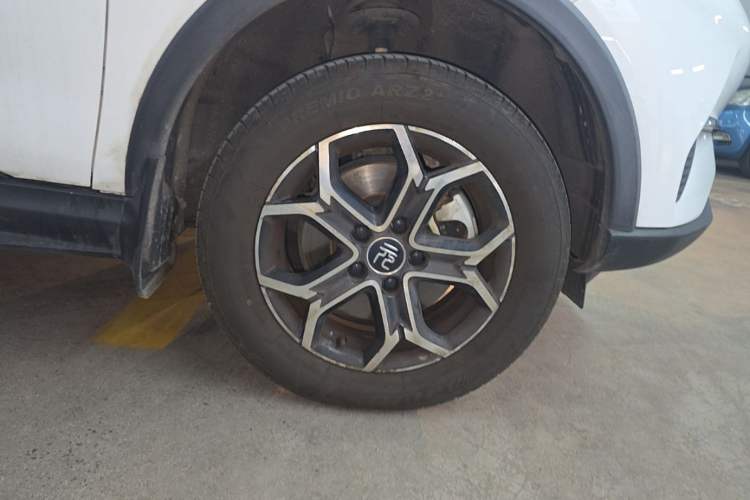 Used BYD Yuan Pro 2021 "Love for a Lifetime" Edition Right Front Wheel Hub