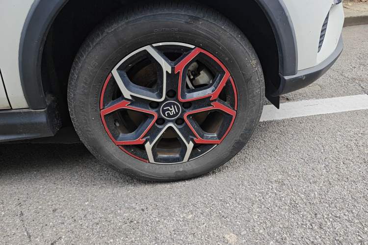 Used BYD Yuan Pro 2021 401 km Deluxe Version Right Front Wheel Hub