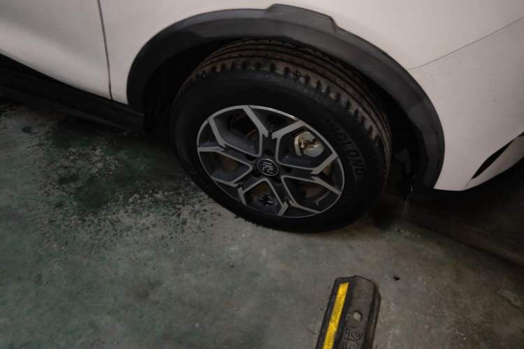 Used BYD Yuan Pro 2021 "Love for a Lifetime" Edition Right Front Wheel Hub