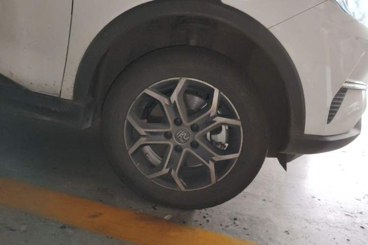 Used BYD Yuan Pro 2021 401 km Luxury Version Right Front Wheel Hub