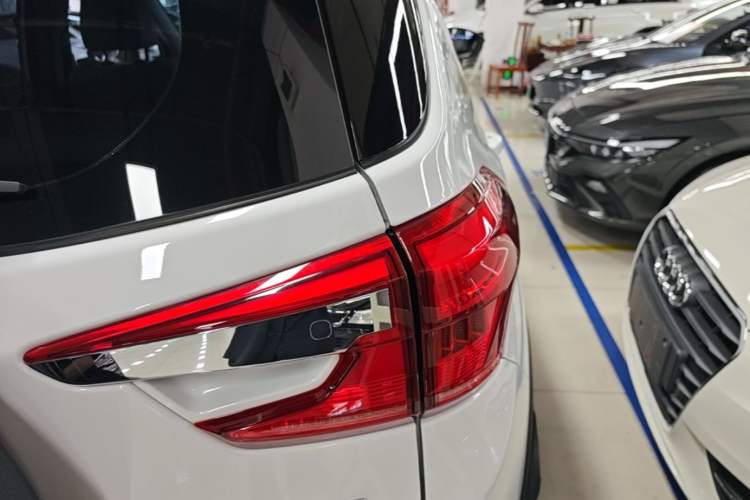 Used BYD Yuan Pro 2021 401 km Luxury Version Right Rear Taillight