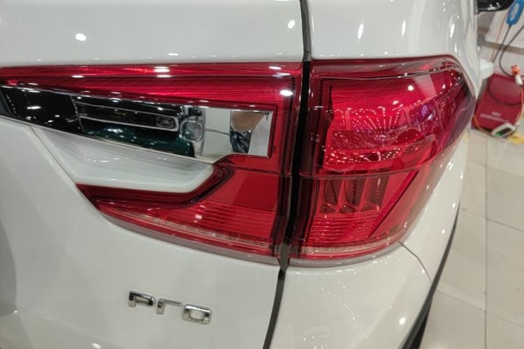 Used BYD Yuan Pro 2021 401 km Luxury Version Right Rear Taillight