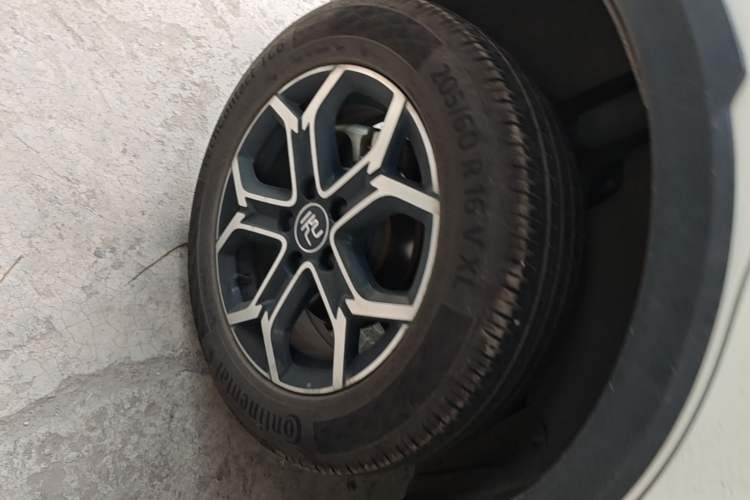 Used BYD Yuan Pro 2021 401 km Luxury Version Right Rear Wheel Hub