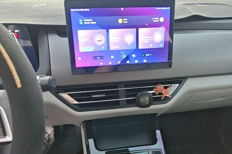 Used BYD Yuan Pro 2023 401 km Deluxe Version Audio And AC Panel