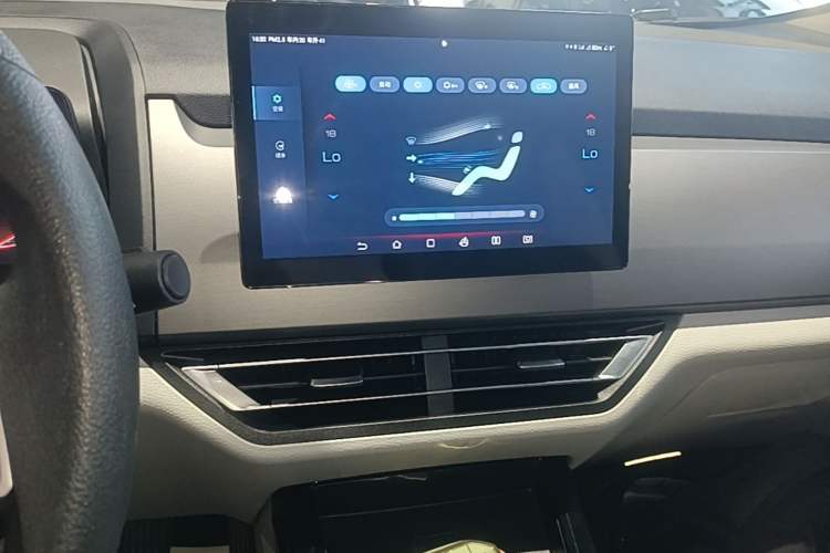 Used BYD Yuan Pro 2023 401 km Deluxe Version Audio And AC Panel