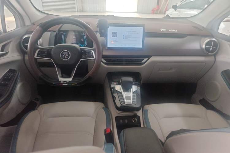 Used BYD Yuan Pro 2023 401KM Luxury Version Center Console
