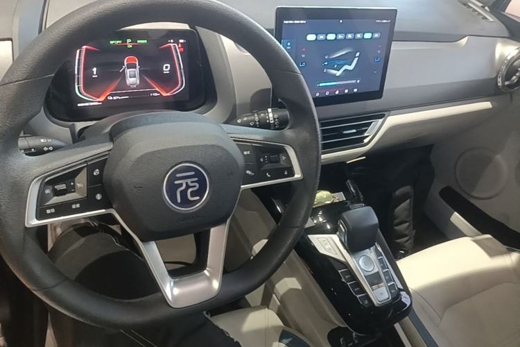 Used BYD Yuan Pro 2023 401 km Deluxe Version Center Console
