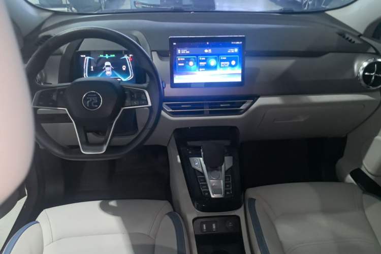 Used BYD Yuan Pro 2023 401KM Luxury Version Center Console