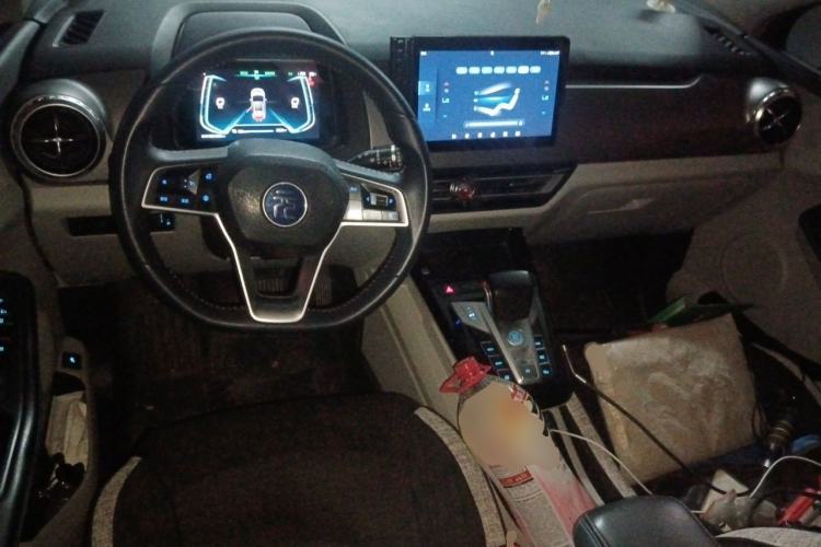 Used BYD Yuan Pro 2023 320KM Luxury Version Center Console