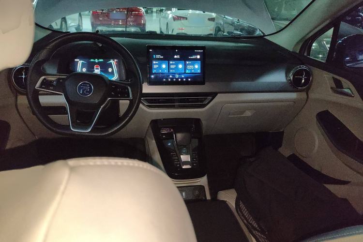 Used BYD Yuan Pro 2023 401KM Luxury Version Center Console