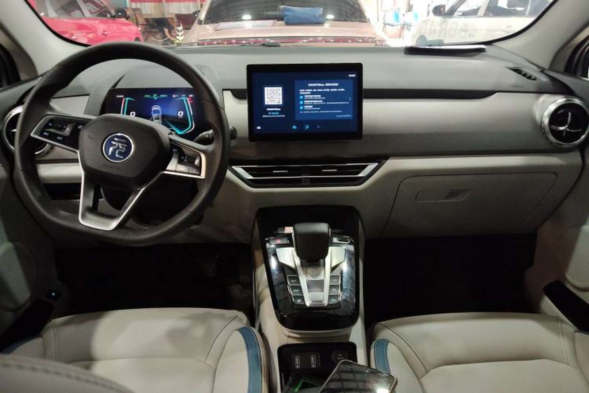 Used BYD Yuan Pro 2023 320KM Luxury Version Center Console