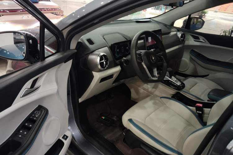 Used BYD Yuan Pro 2023 320KM Luxury Version Driver Seat
