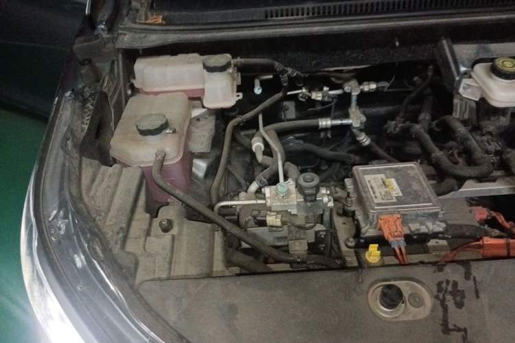 Used BYD Yuan Pro 2023 320KM Luxury Version Engine Bay Right