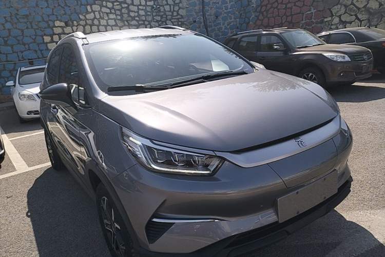 Used BYD Yuan Pro 2023 401KM Luxury Version Front Right 45 Deg