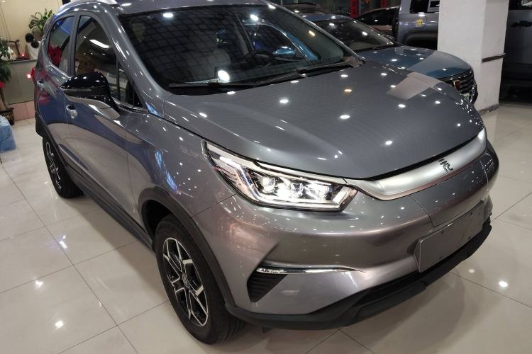 Used BYD Yuan Pro 2023 320KM Luxury Version Front Right 45 Deg
