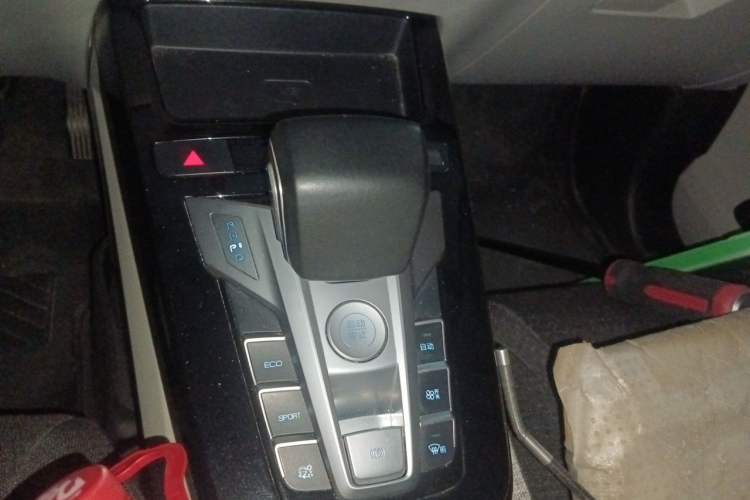 Used BYD Yuan Pro 2023 320KM Luxury Version Gear Lever