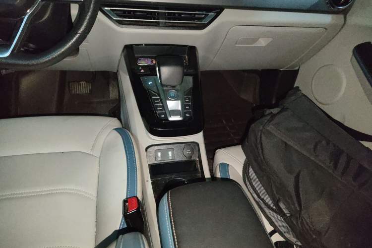 Used BYD Yuan Pro 2023 401KM Luxury Version Gear Lever