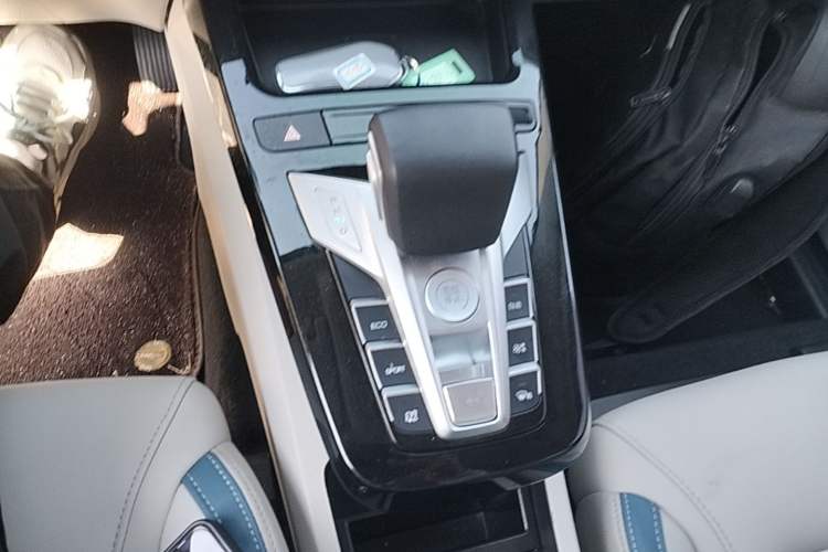 Used BYD Yuan Pro 2023 401KM Luxury Version Gear Lever