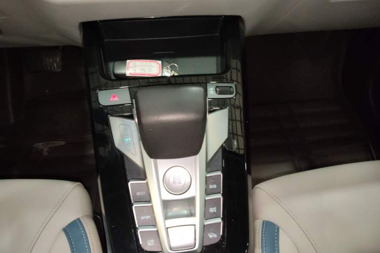 Used BYD Yuan Pro 2023 320KM Luxury Version Gear Lever