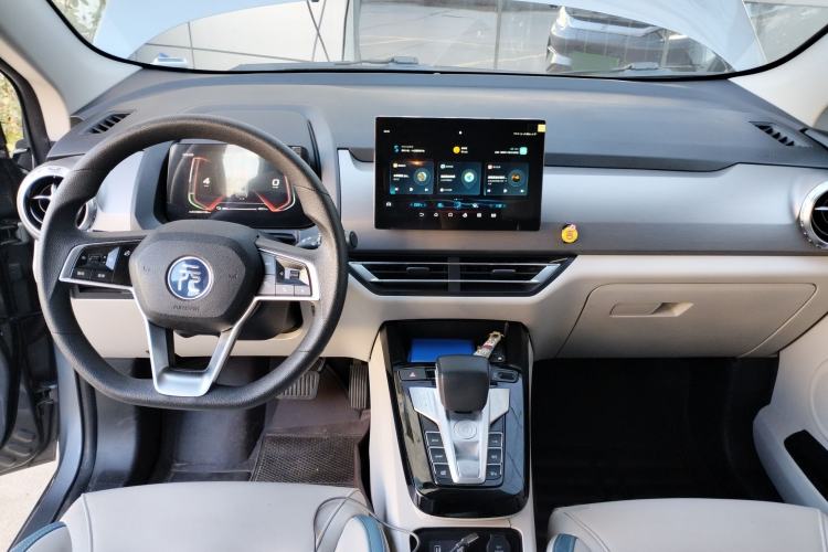 Used BYD Yuan Pro 2023 401KM Luxury Version Interior 2