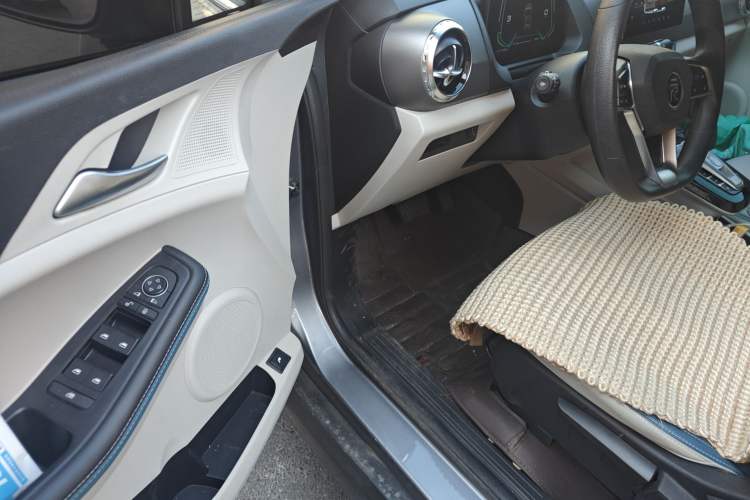 Used BYD Yuan Pro 2023 401KM Luxury Version Interior 3