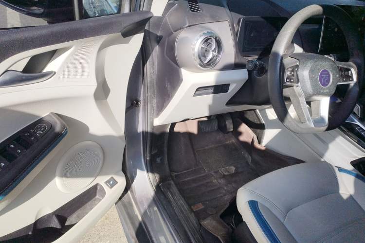 Used BYD Yuan Pro 2023 401KM Luxury Version Interior 3