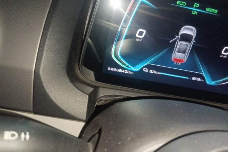 Used BYD Yuan Pro 2023 320KM Luxury Version Odometer Close Up