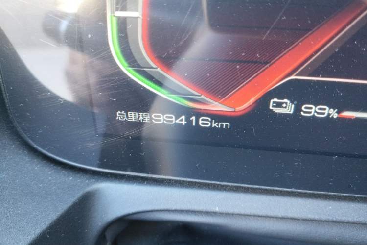 Used BYD Yuan Pro 2023 401KM Luxury Version Odometer Close Up
