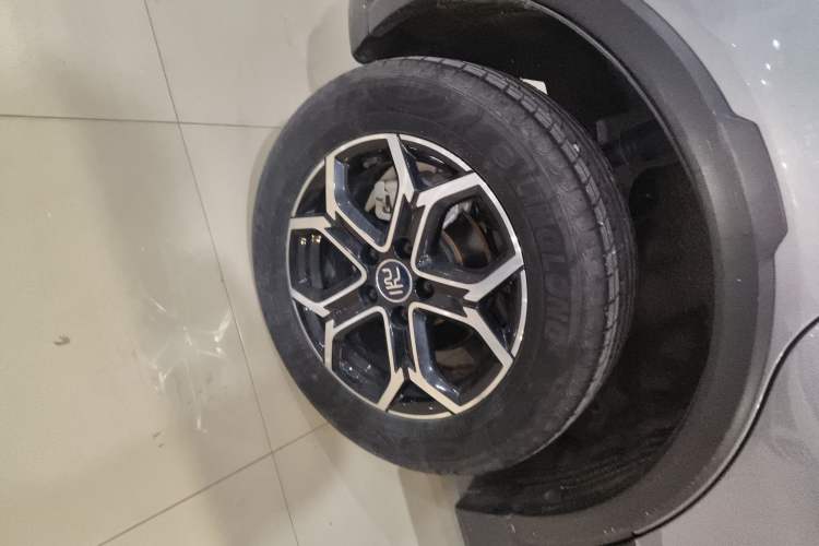 Used BYD Yuan Pro 2023 401 km Deluxe Version Right Rear Wheel Hub