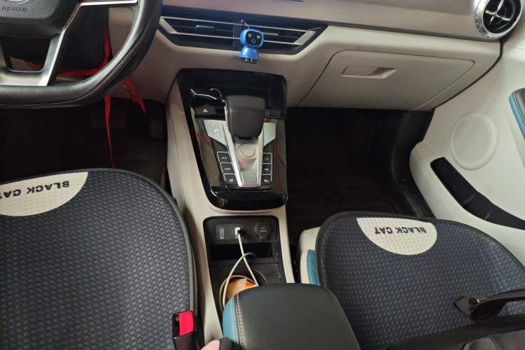 Used BYD Yuan Pro 2023 401KM Luxury Version Gear Lever