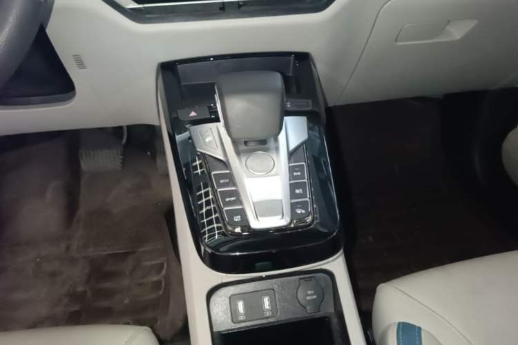 Used BYD Yuan Pro 2023 401KM Luxury Version Gear Lever