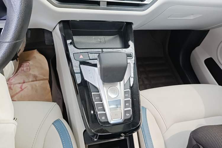 Used BYD Yuan Pro 2023 401 km Deluxe Version Gear Lever