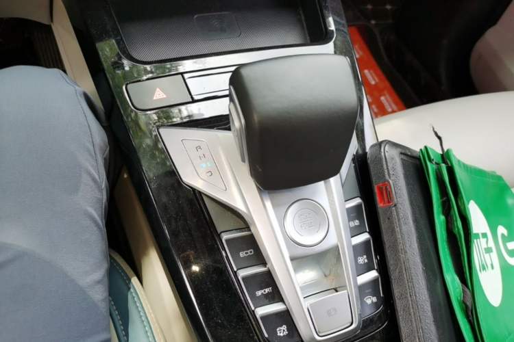 Used BYD Yuan Pro 2023 401KM Luxury Version Gear Lever