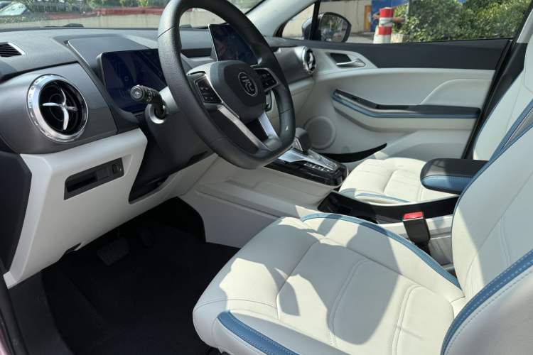 Used BYD Yuan Pro 2023 401KM Luxury Version Interior 1