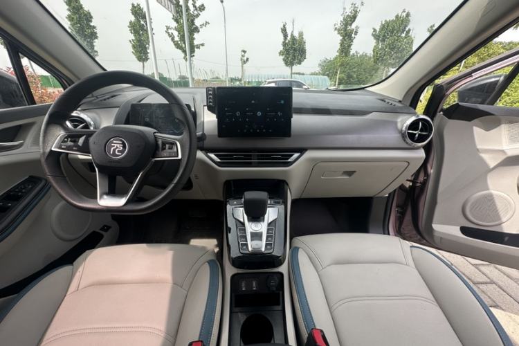 Used BYD Yuan Pro 2023 401KM Luxury Version Interior 2