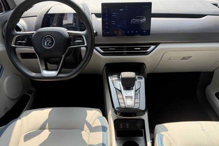 Used BYD Yuan Pro 2023 401KM Luxury Version Interior 2