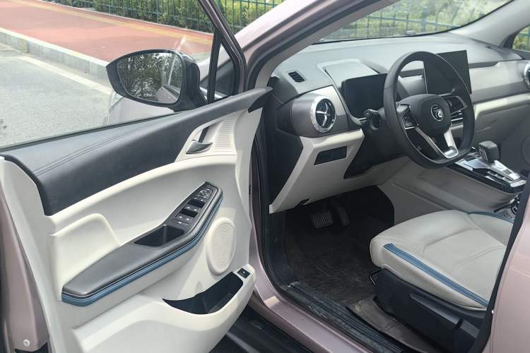 Used BYD Yuan Pro 2023 401 km Deluxe Version Interior 5