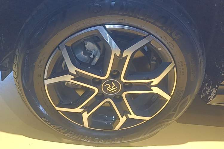 Used BYD Yuan Pro 2023 401 km Deluxe Version Left Front Wheel Hub