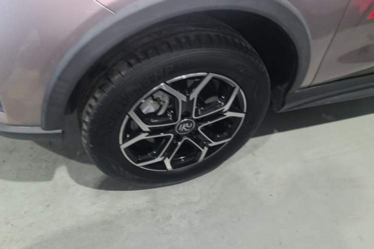 Used BYD Yuan Pro 2023 401KM Luxury Version Left Front Wheel Hub