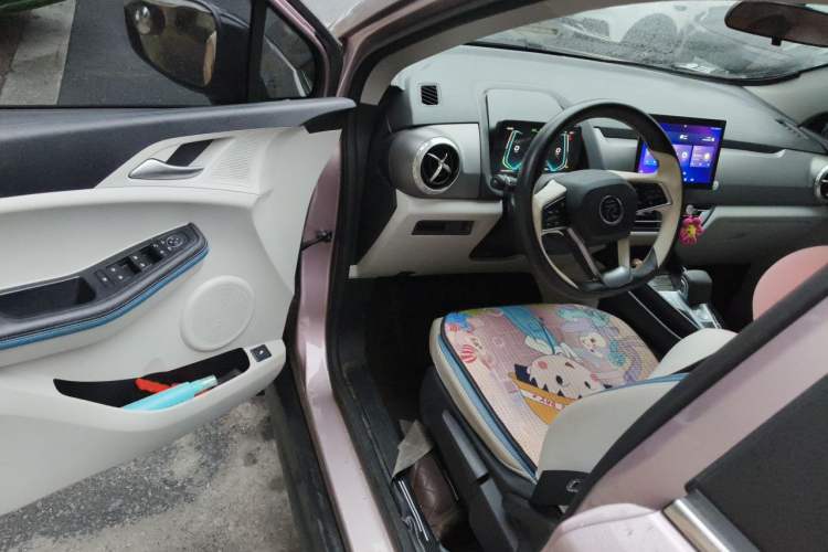 Used BYD Yuan Pro 2023 320KM Luxury Version Driver Seat