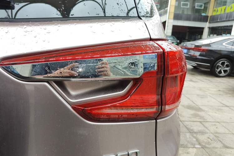 Used BYD Yuan Pro 2023 320KM Luxury Version Exterior 6