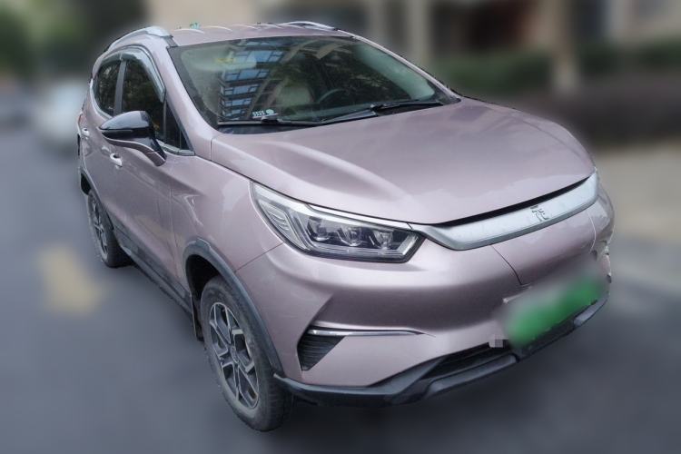 Used BYD Yuan Pro 2023 320KM Luxury Version Front Right 45 Deg