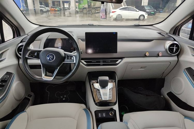Used BYD Yuan Pro 2023 320KM Luxury Version Interior 2